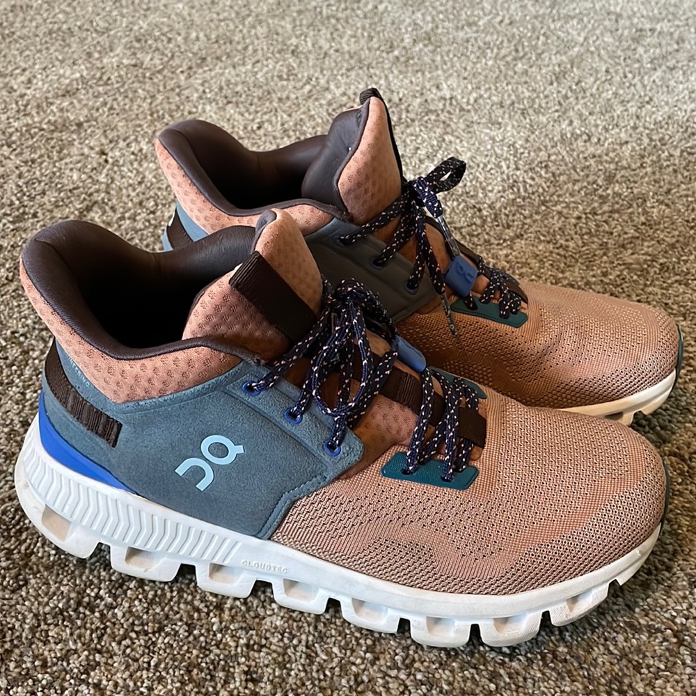 Women’s On Cloud Hi shoes size 9.5